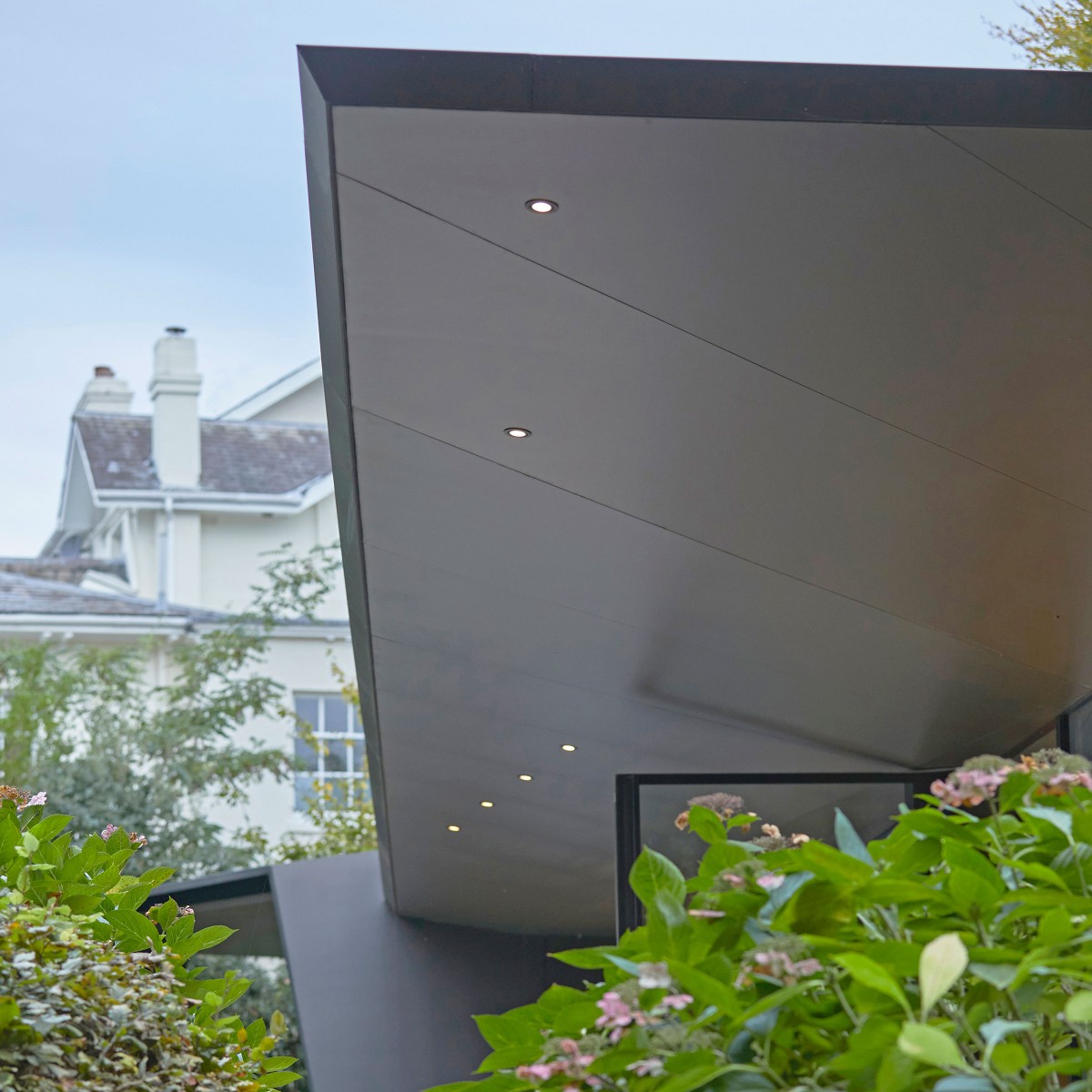 canopy underside cantilever