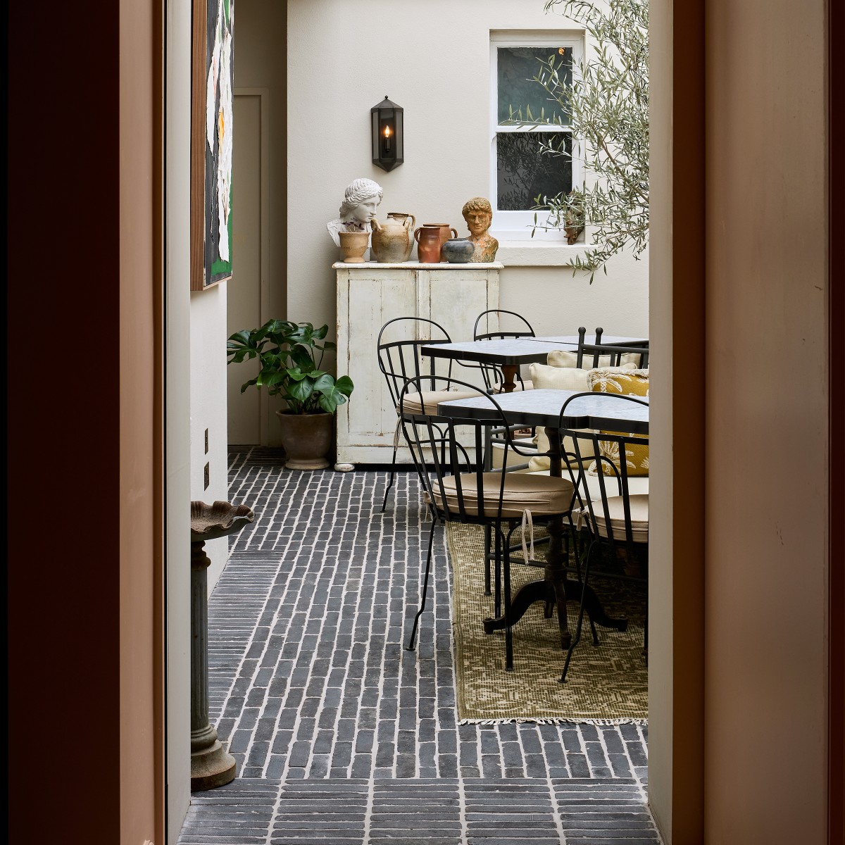 hotel restaurant courtyard